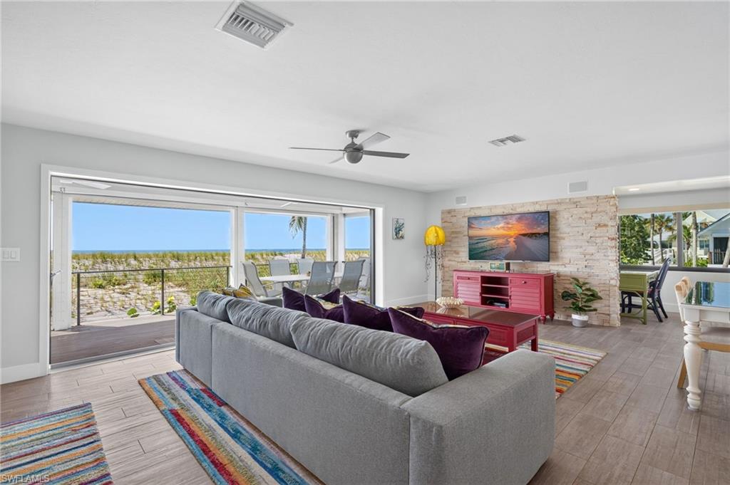 BEACH HOMES - Residential