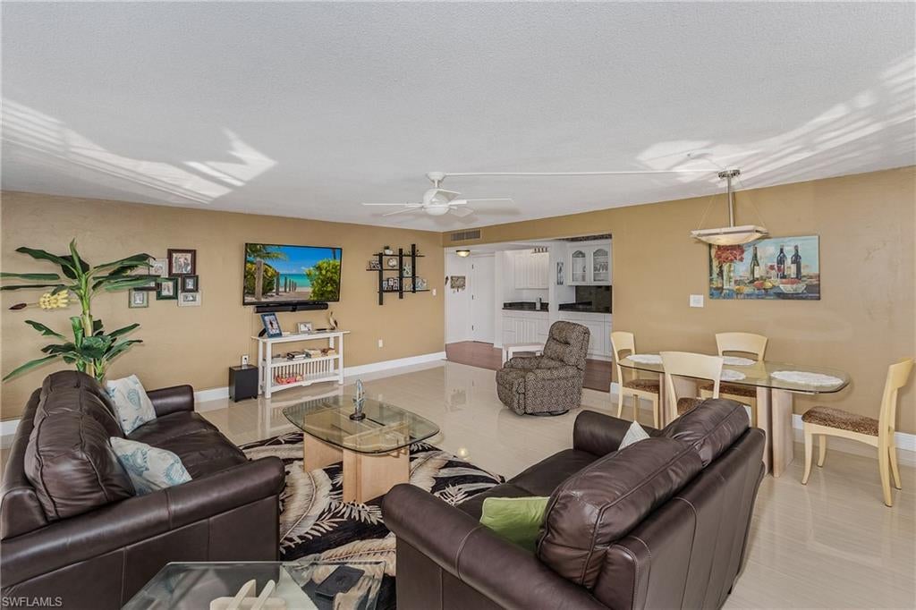 CRECIENTE CONDO SOUTH - Residential