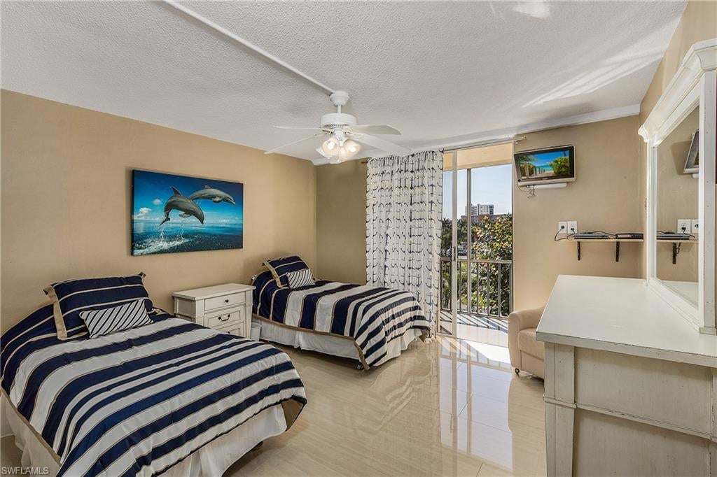 CRECIENTE CONDO SOUTH - Residential