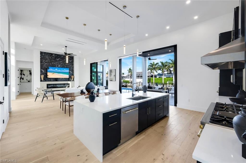 MARCO ISLAND - Residential