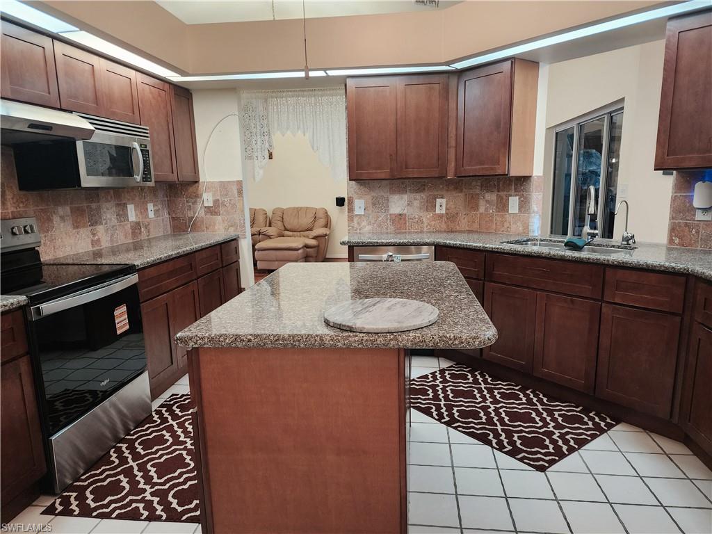 SAN CARLOS PARK - Residential