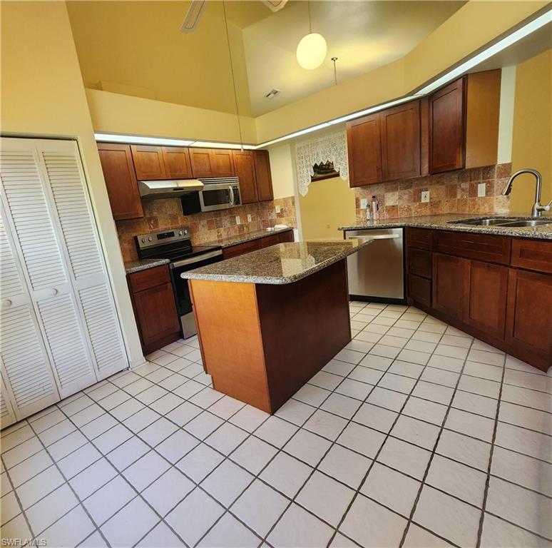 SAN CARLOS PARK - Residential