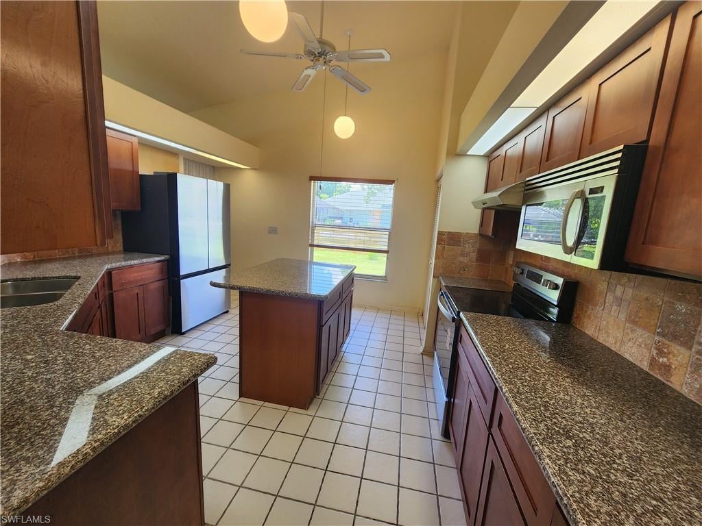 SAN CARLOS PARK - Residential