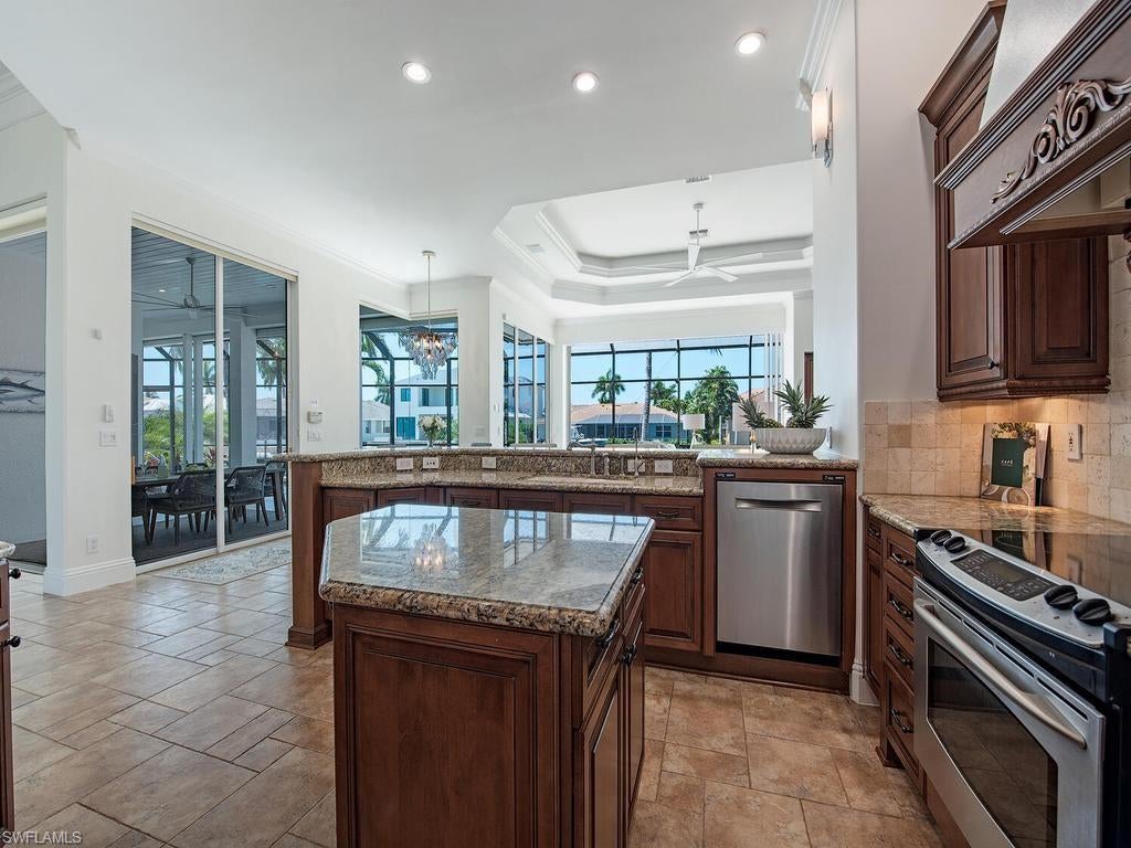 MARCO BEACH - Residential
