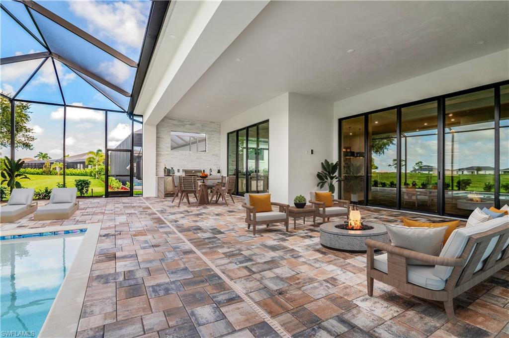 COUNTRY CLUB - Residential