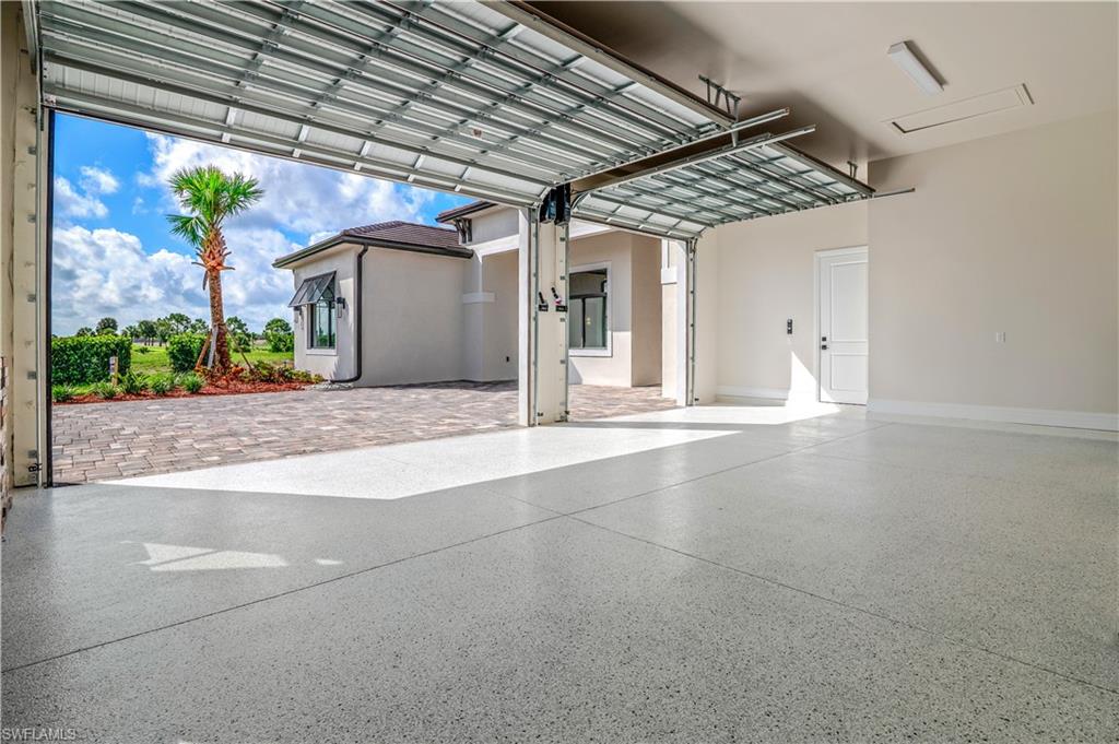 COUNTRY CLUB - Residential