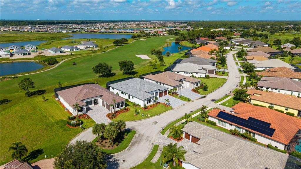 COUNTRY CLUB - Residential