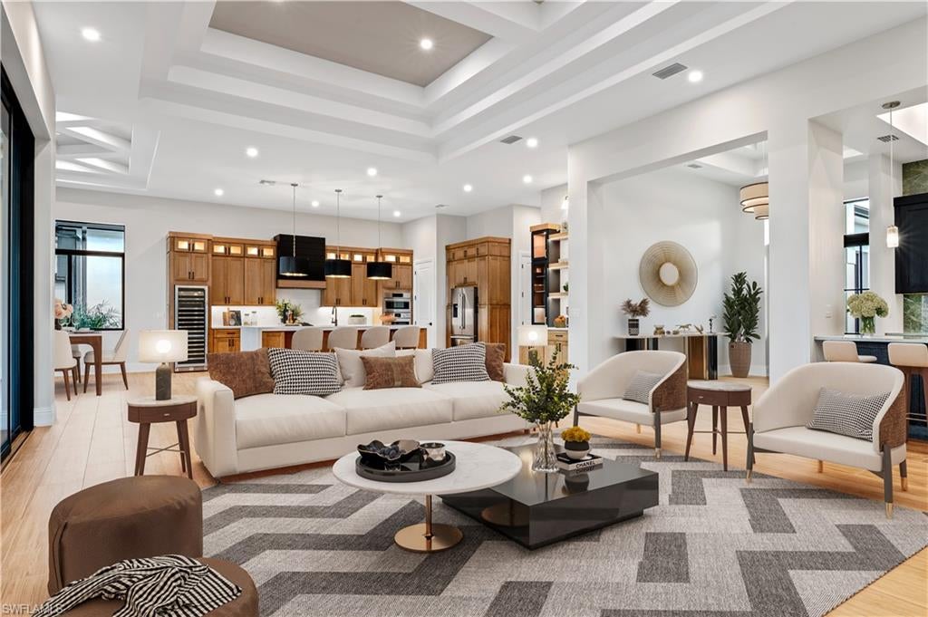 COUNTRY CLUB - Residential