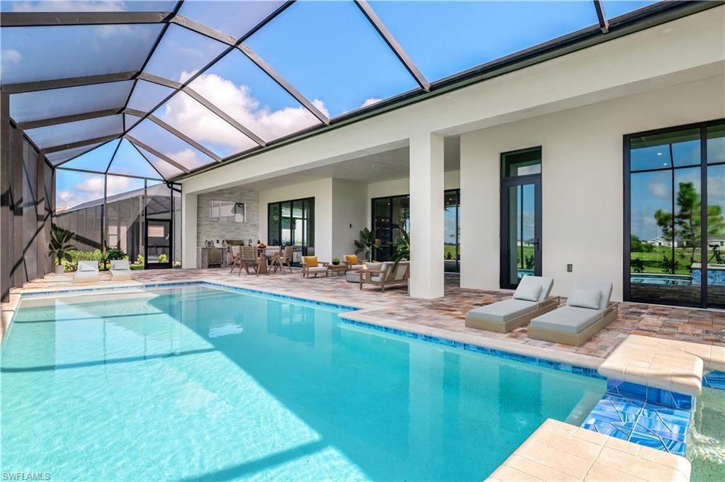 COUNTRY CLUB - Residential