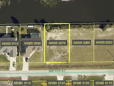 Don't lose this opportunity to build your dream home with a view of the MOHAWK FRESHWATER canal located. This site waits for a buyer who likes live in paradise. Close everything: shopping, dining, Pine Island Corridor, schools, Golf course and boats ramps.