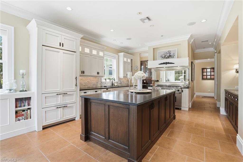 COLONIAL FARMS - Residential