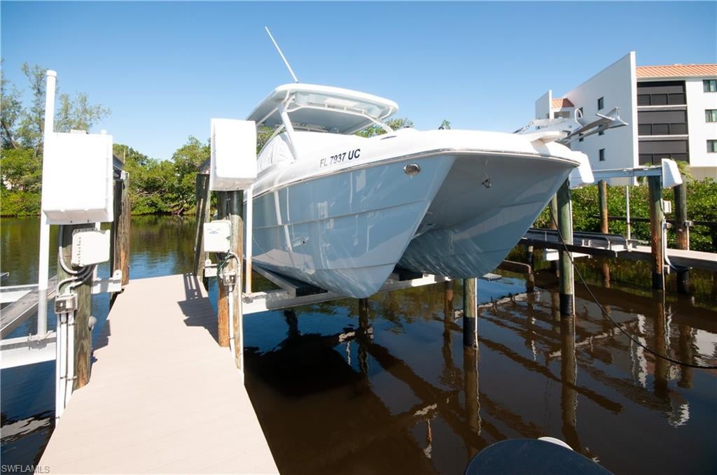 HICKORY HARBOUR - Residential