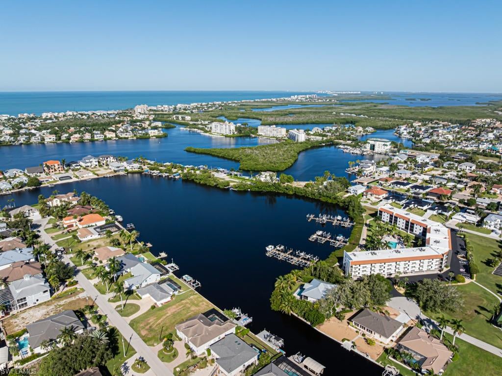 HICKORY HARBOUR - Residential