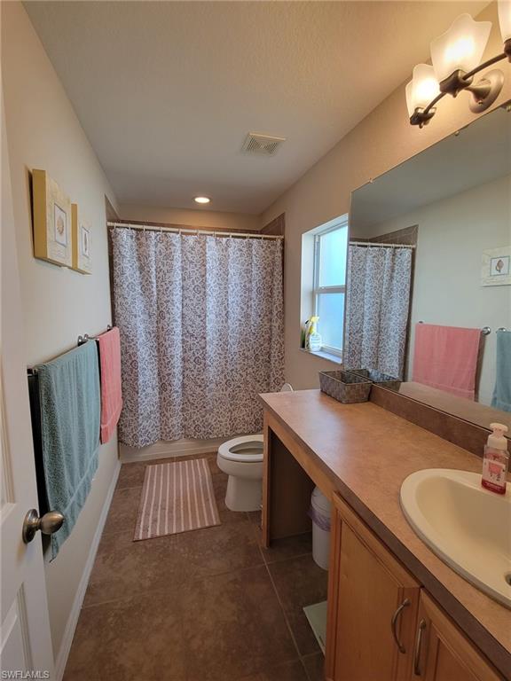 TOWN LAKES - Residential Lease