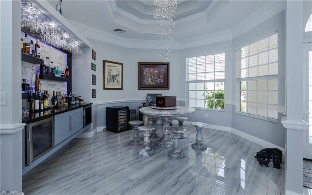 ADMIRALTY YACHT & RACQUET CLUB - Residential