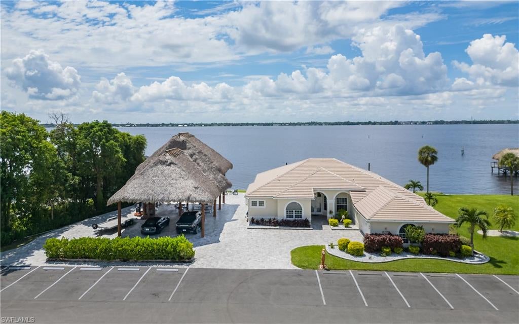 ADMIRALTY YACHT & RACQUET CLUB - Residential