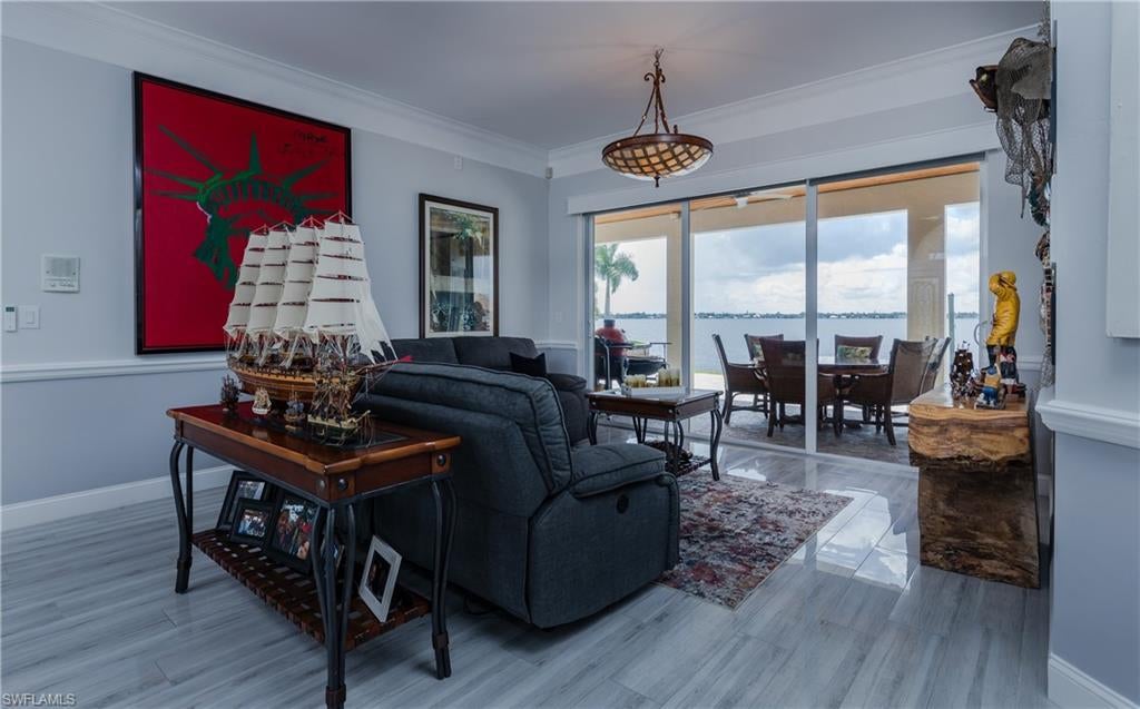 ADMIRALTY YACHT & RACQUET CLUB - Residential