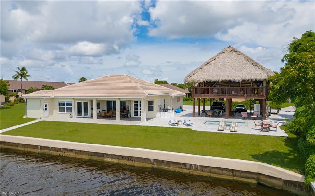 ADMIRALTY YACHT & RACQUET CLUB - Residential