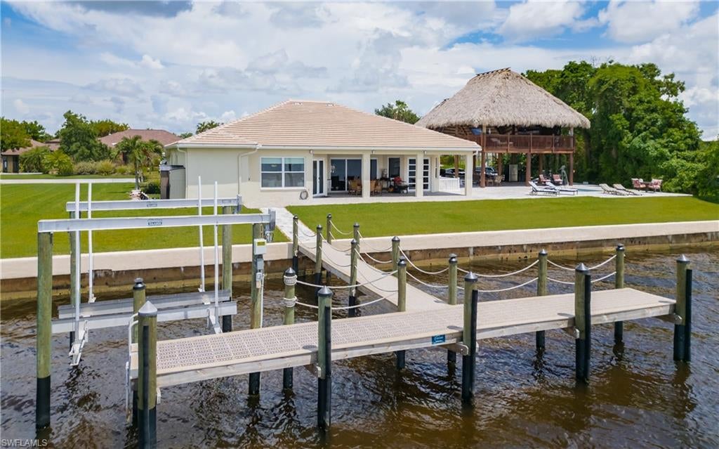 ADMIRALTY YACHT & RACQUET CLUB - Residential