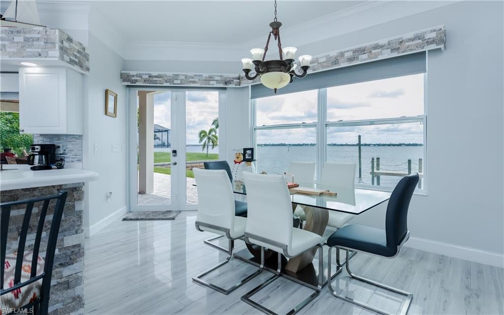 ADMIRALTY YACHT & RACQUET CLUB - Residential