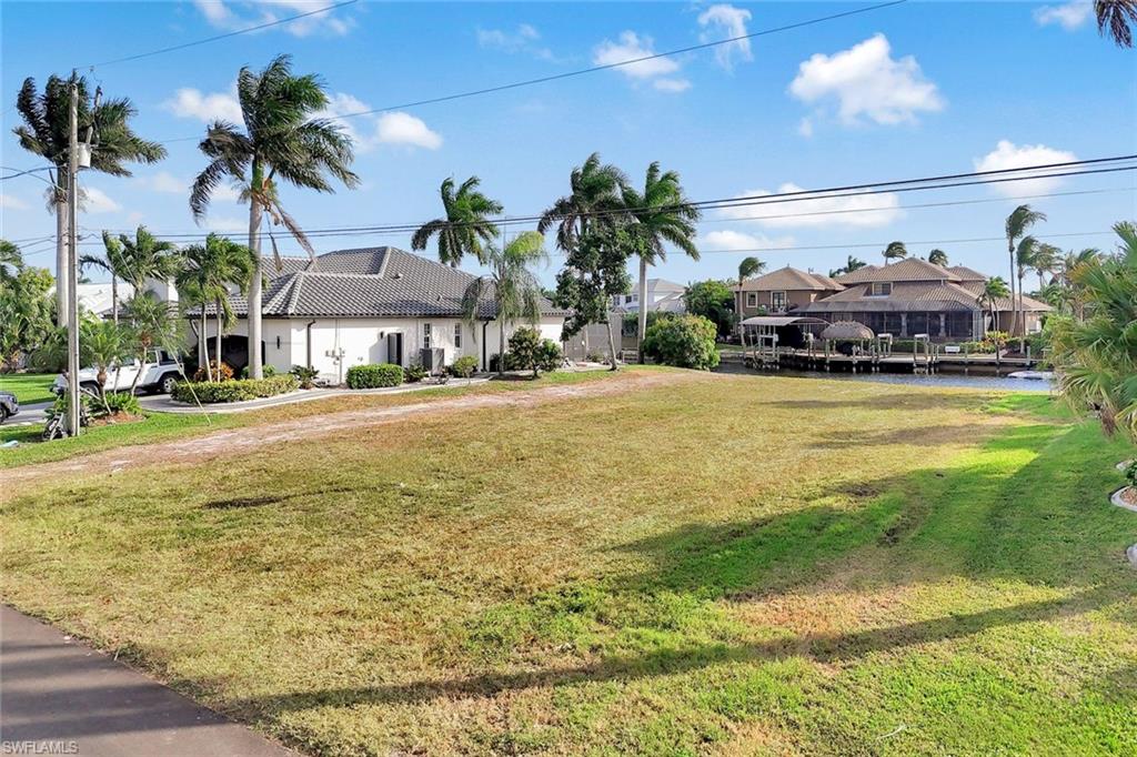 CAPE CORAL - Land