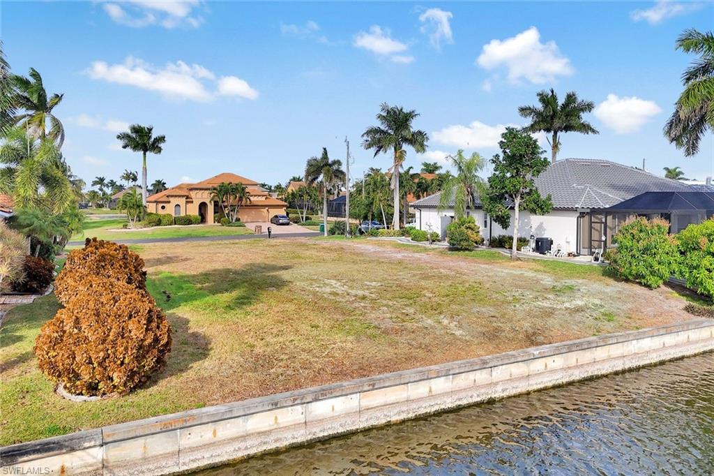 CAPE CORAL - Land