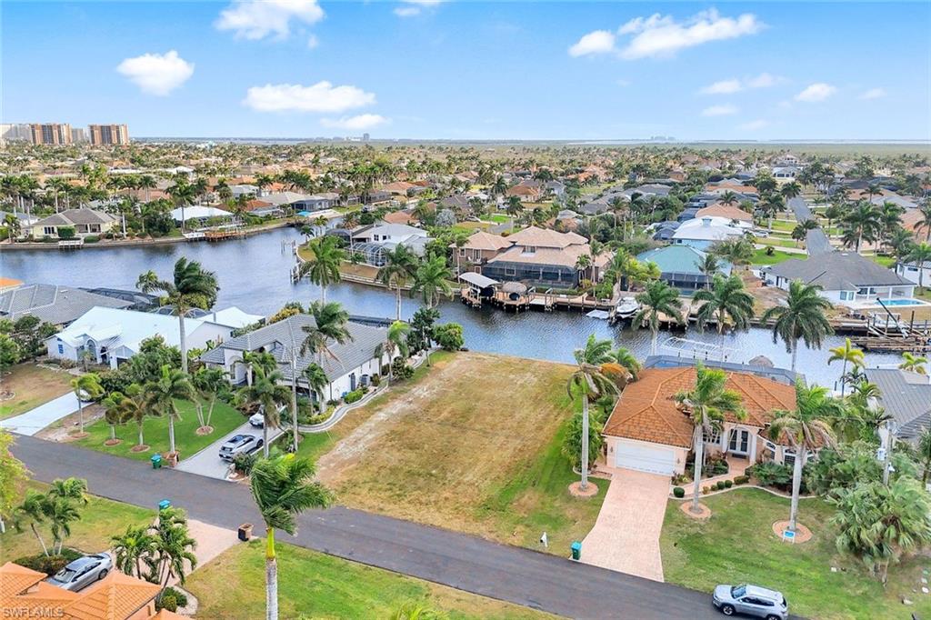CAPE CORAL - Land