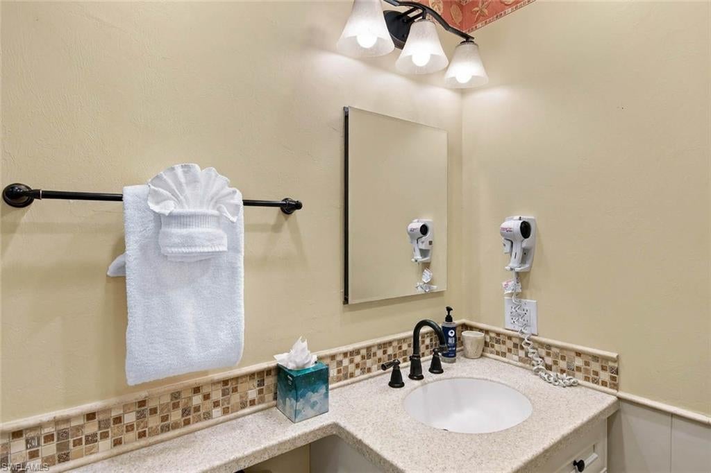 SANIBEL MOORINGS CONDO - Residential