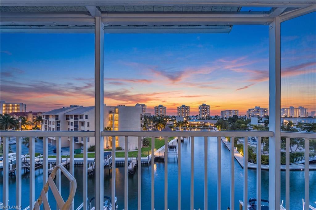ROYAL PELICAN TOWNHOUSE - Residential