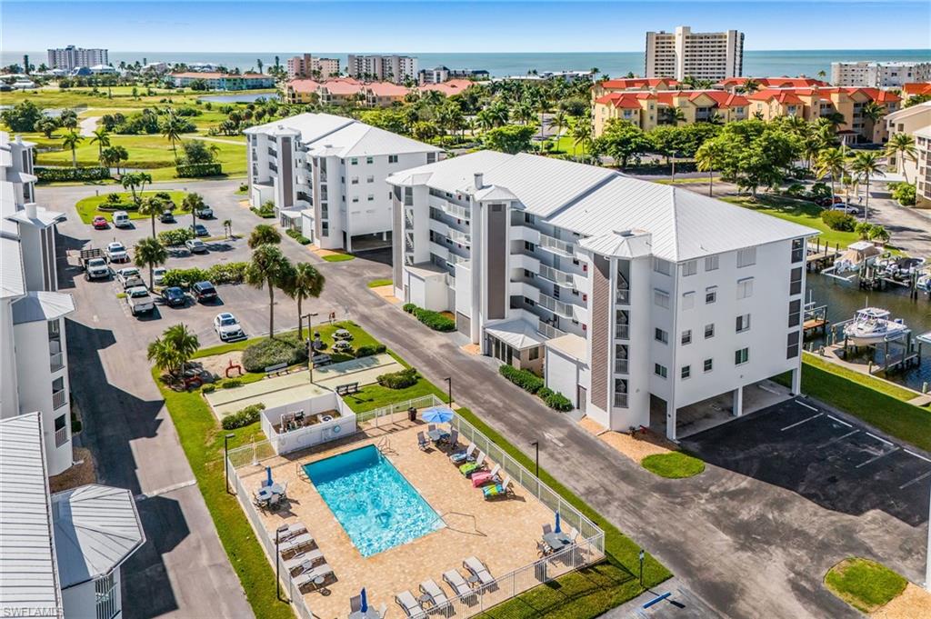ROYAL PELICAN TOWNHOUSE - Residential