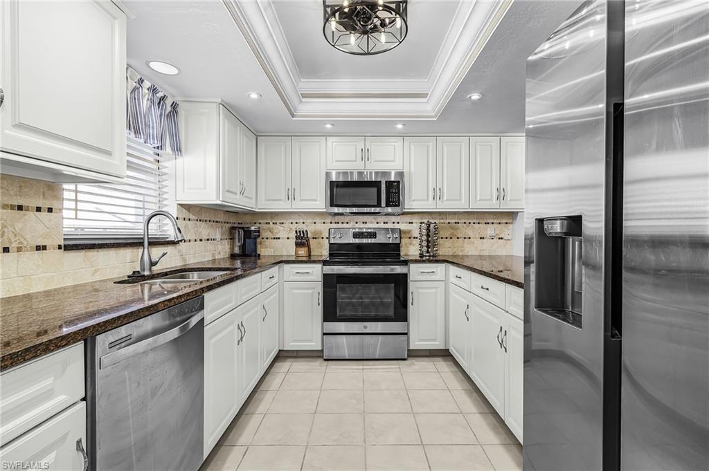 ROYAL PELICAN TOWNHOUSE - Residential