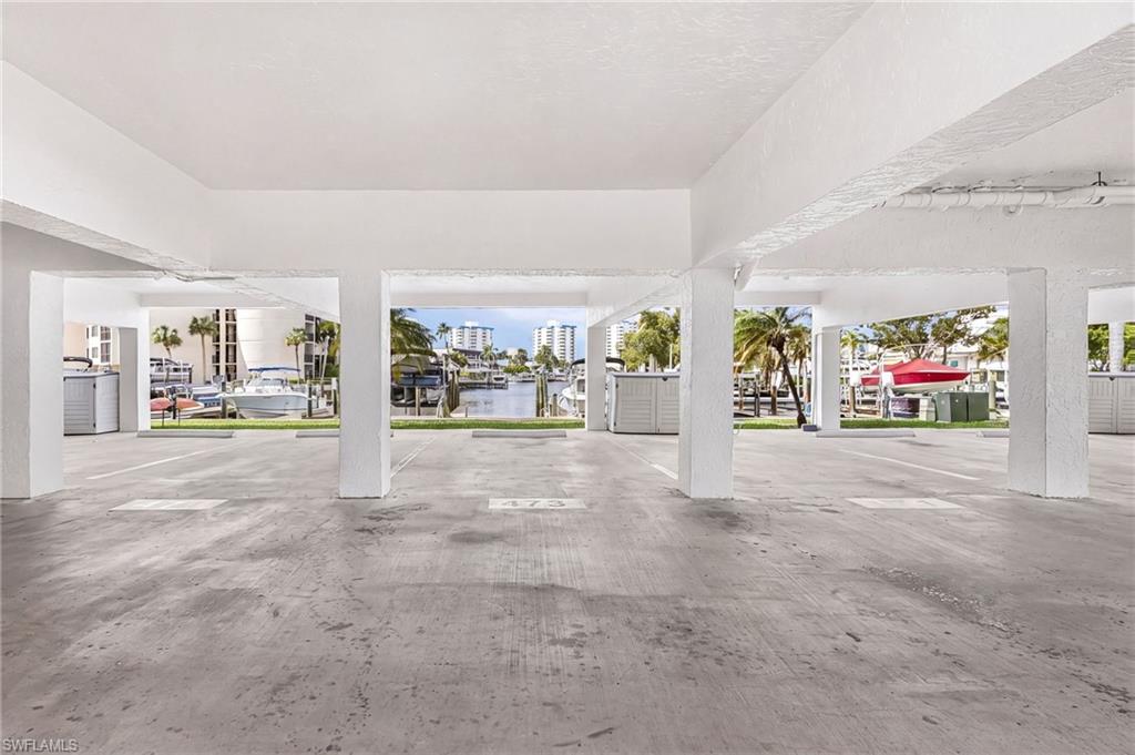 ROYAL PELICAN TOWNHOUSE - Residential