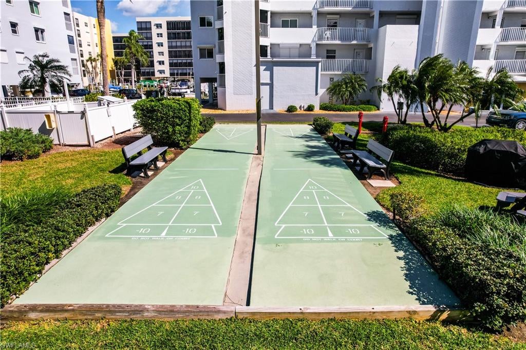 ROYAL PELICAN TOWNHOUSE - Residential