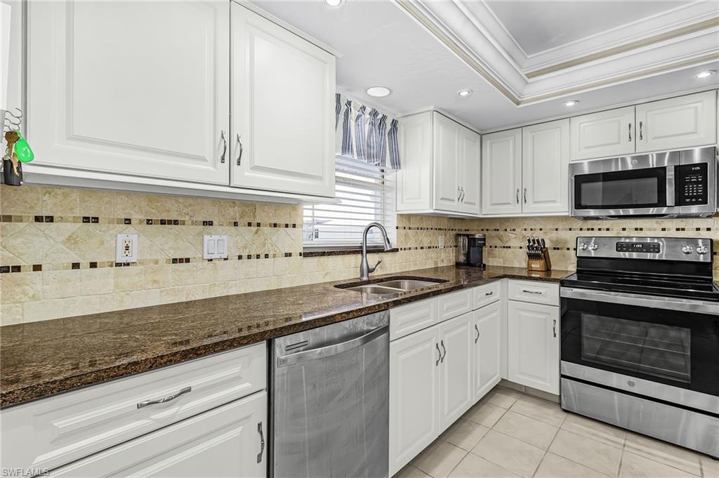 ROYAL PELICAN TOWNHOUSE - Residential