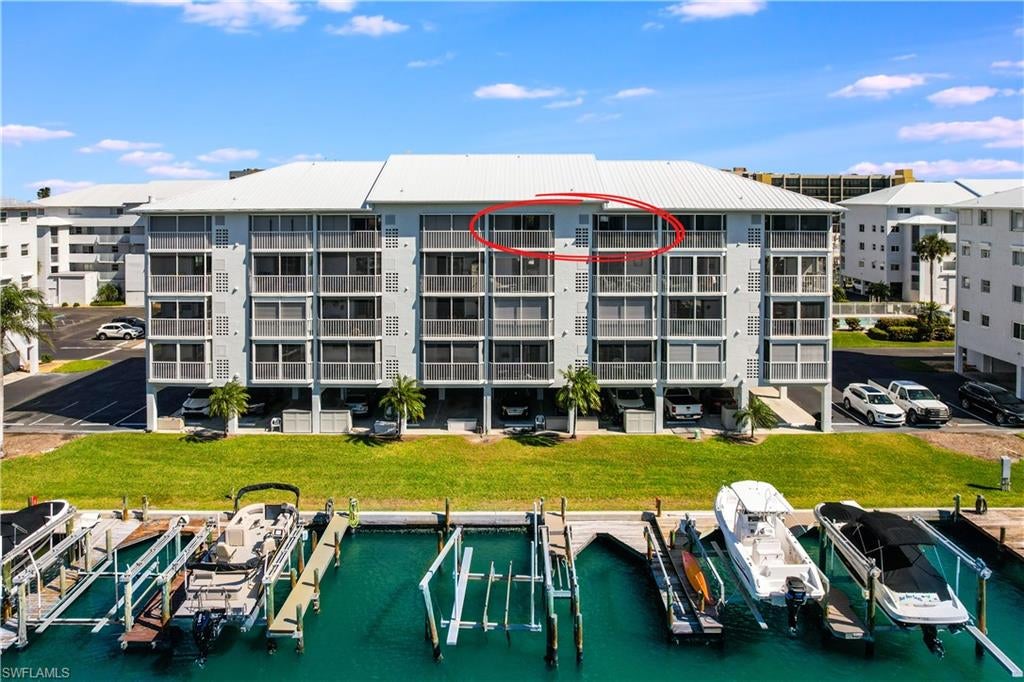ROYAL PELICAN TOWNHOUSE - Residential