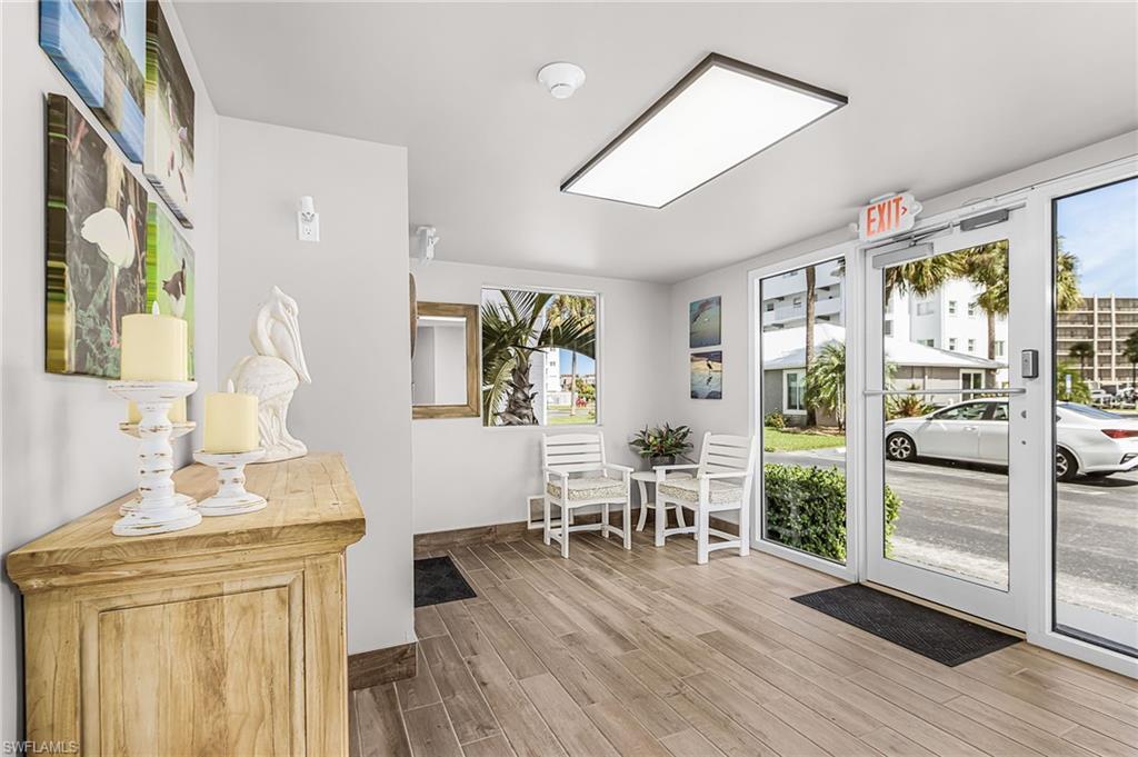 ROYAL PELICAN TOWNHOUSE - Residential