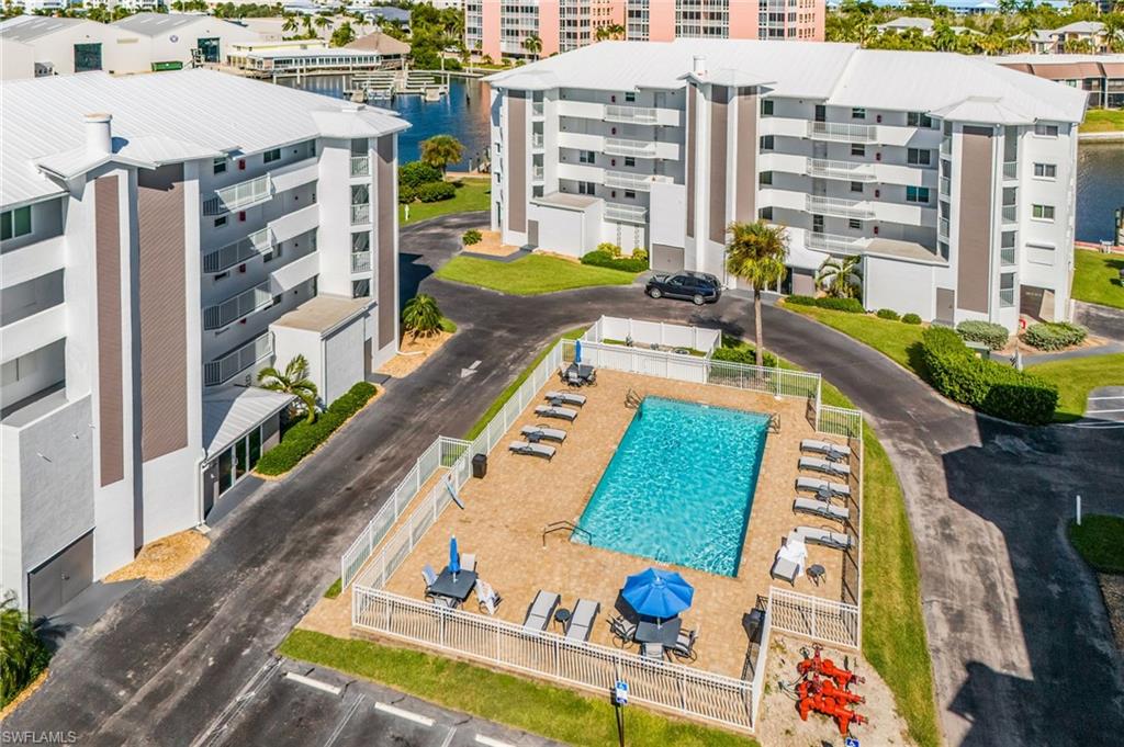 ROYAL PELICAN TOWNHOUSE - Residential