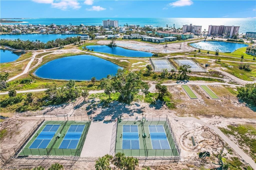 ROYAL PELICAN TOWNHOUSE - Residential