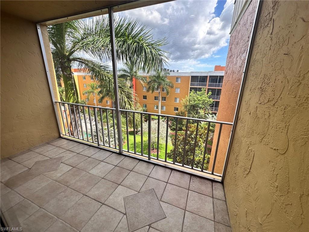 TOWERS CONDO - Residential