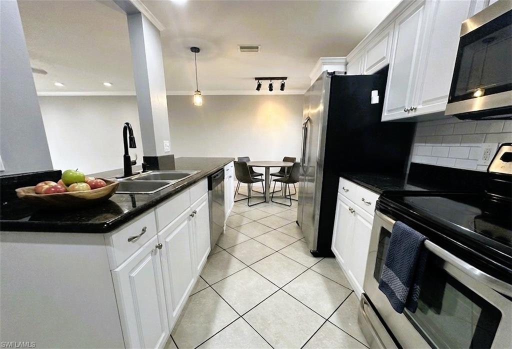 TOWERS CONDO - Residential