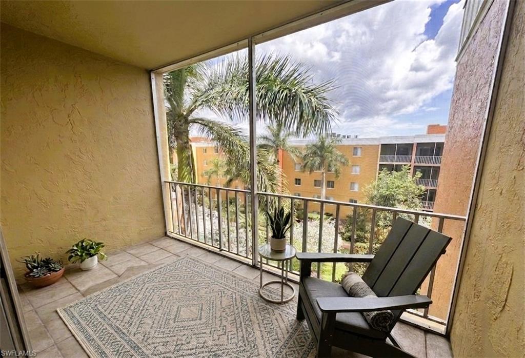 TOWERS CONDO - Residential