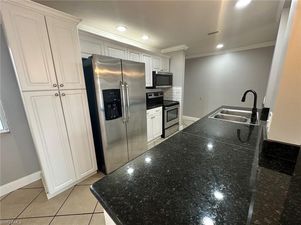 TOWERS CONDO - Residential