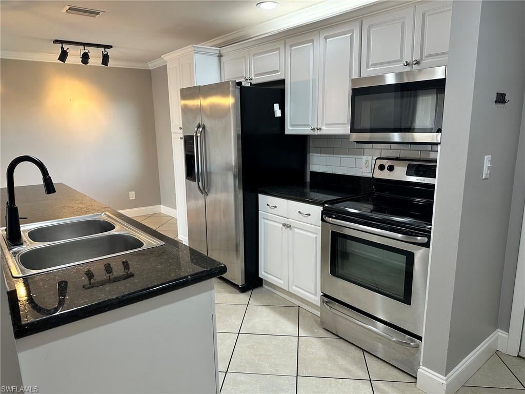 TOWERS CONDO - Residential