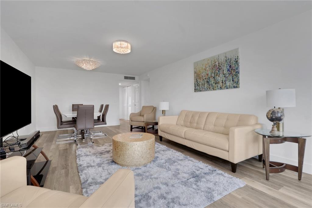 SEVEN LAKES - Residential