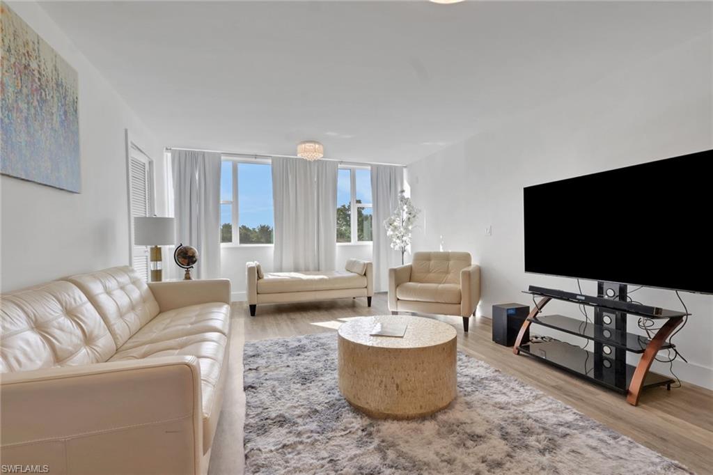 SEVEN LAKES - Residential