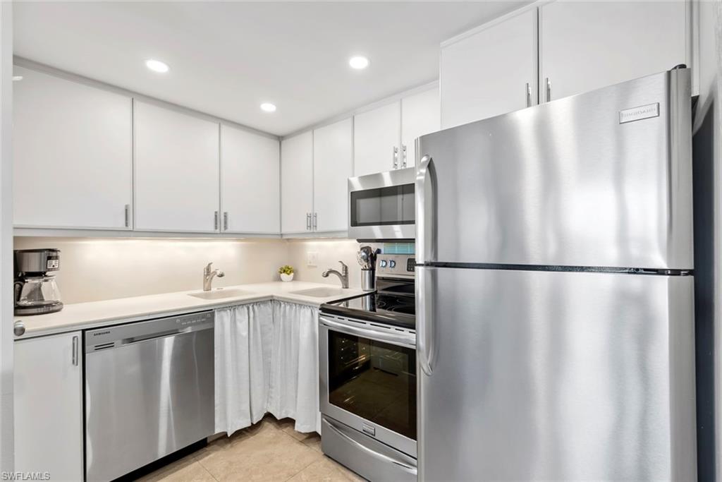 TRADEWINDS APTS OF MARCO ISLAND - Residential