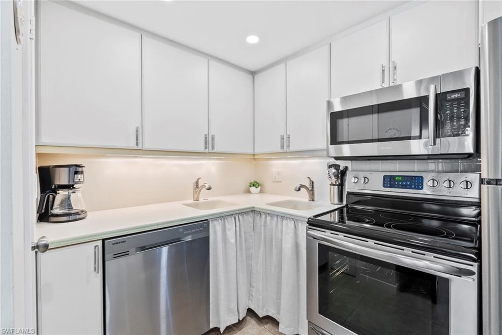 TRADEWINDS APTS OF MARCO ISLAND - Residential