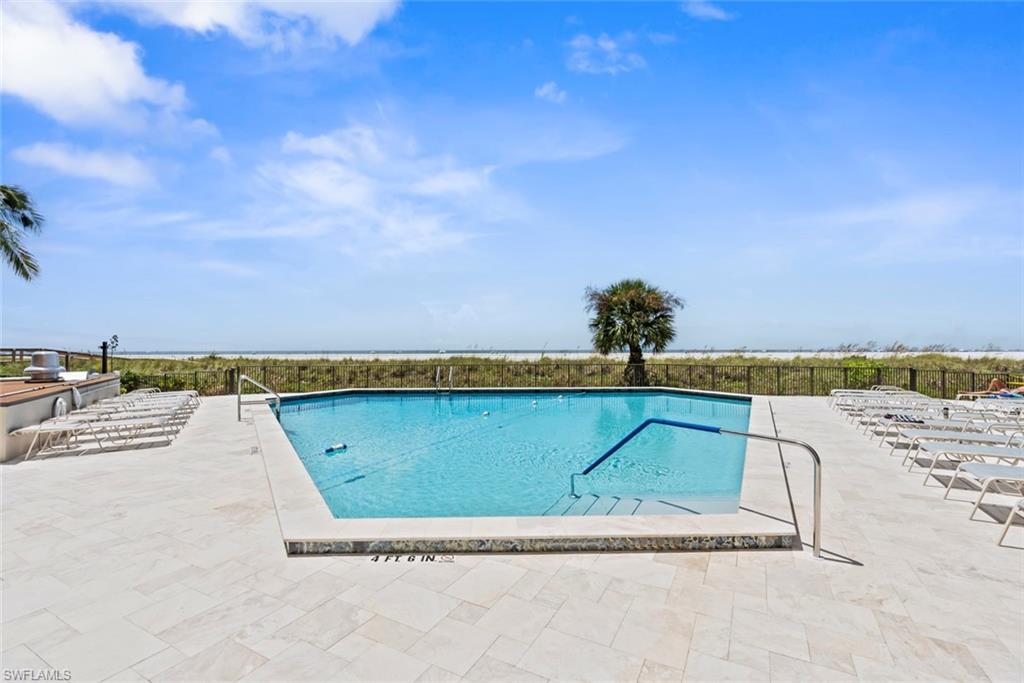 TRADEWINDS APTS OF MARCO ISLAND - Residential
