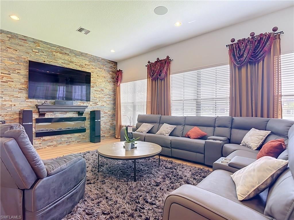 MAPLE RIDGE - Residential