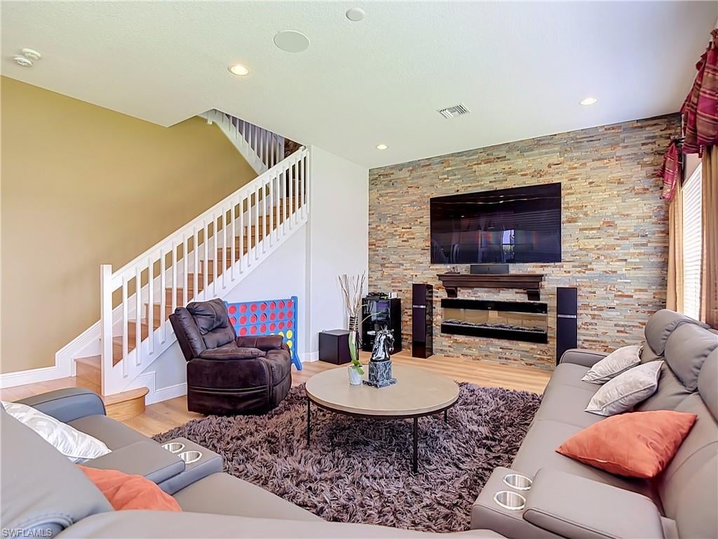 MAPLE RIDGE - Residential